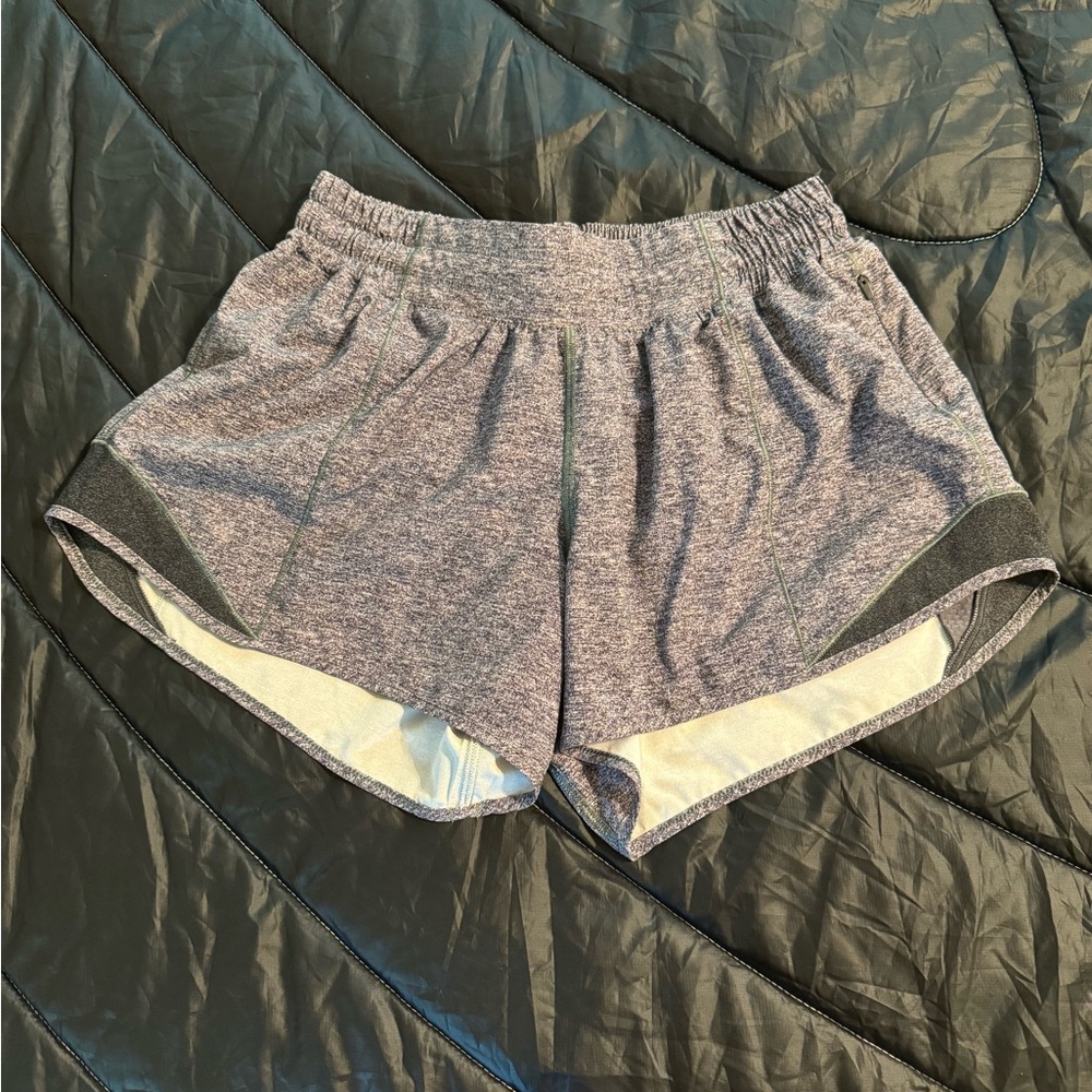 Like New!! Lululemon Hotty Hot 4” low rise short in Grey Heather